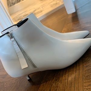 White low women’s boot size 8
